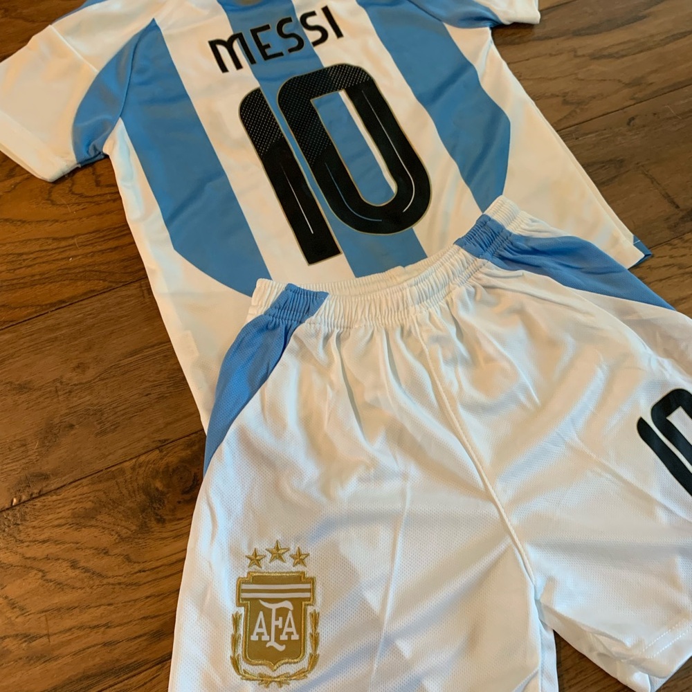 Youth Small Messi Argentina Kids Soccer Jersey Kit Size 24 - New with tags